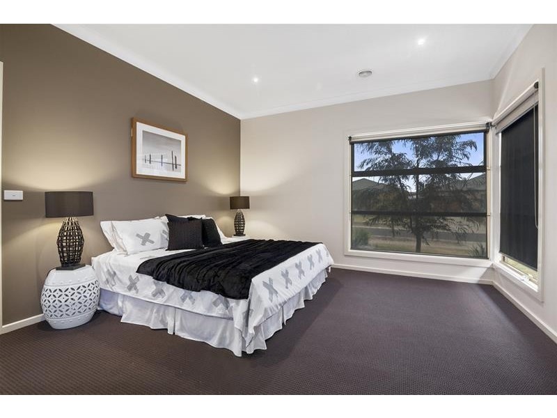 2 Raymond George Place, Lara VIC 3212