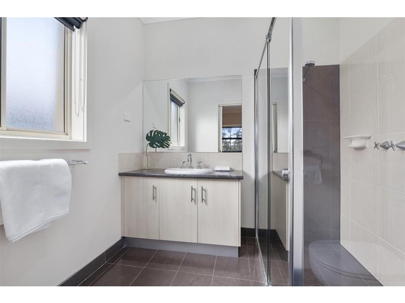 2 Raymond George Place, Lara VIC 3212