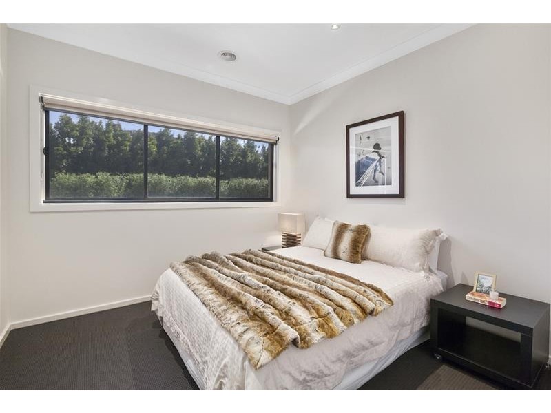 2 Raymond George Place, Lara VIC 3212