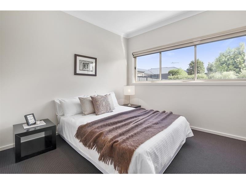 2 Raymond George Place, Lara VIC 3212