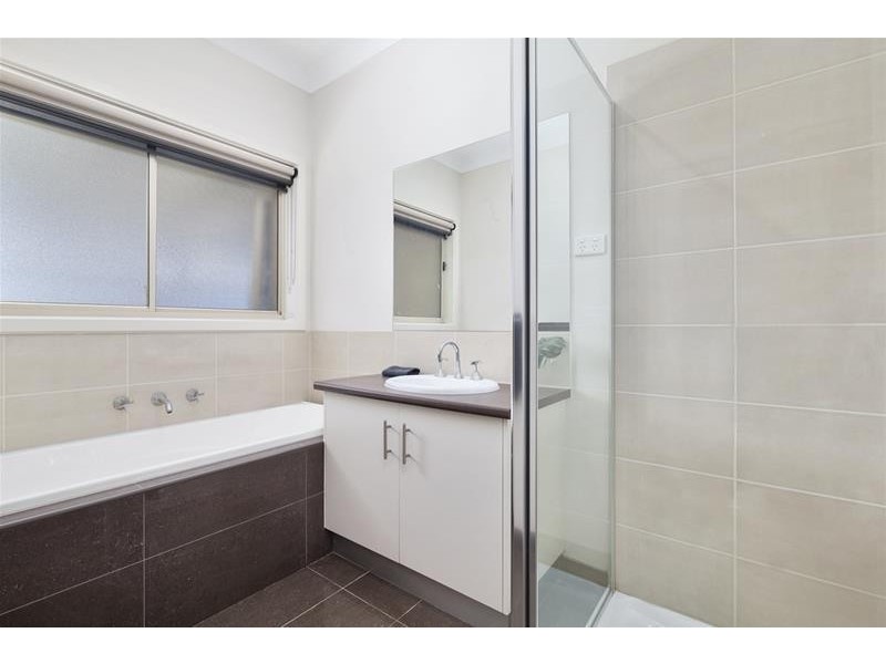 2 Raymond George Place, Lara VIC 3212