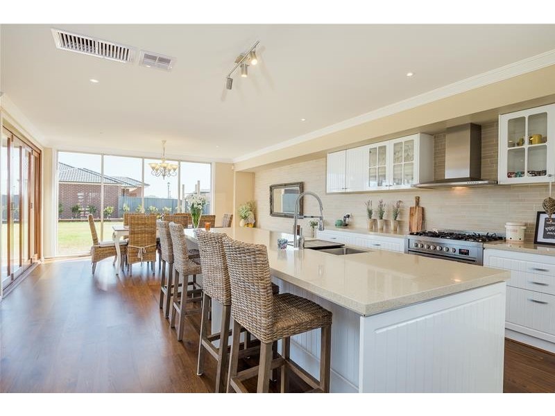 39 West Lakes Boulevard, Lara VIC 3212