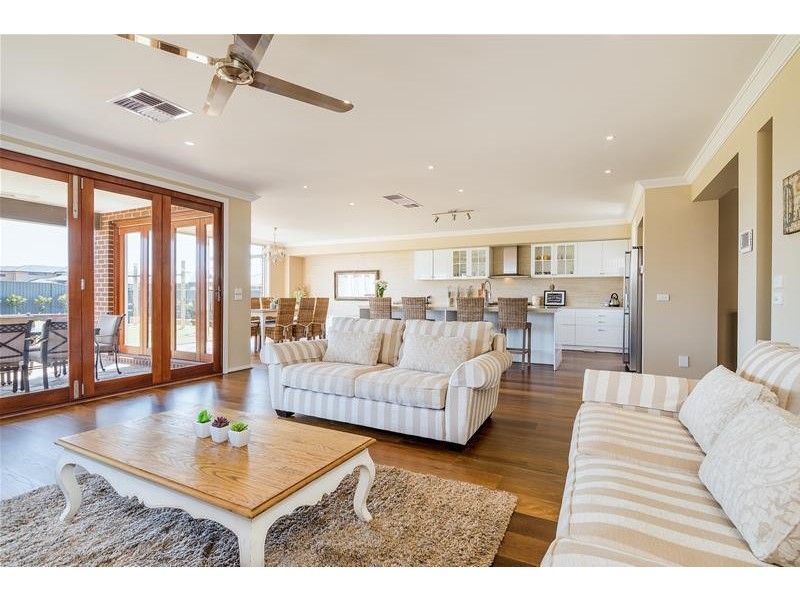 39 West Lakes Boulevard, Lara VIC 3212