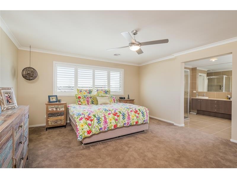 39 West Lakes Boulevard, Lara VIC 3212