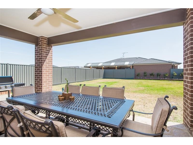 39 West Lakes Boulevard, Lara VIC 3212