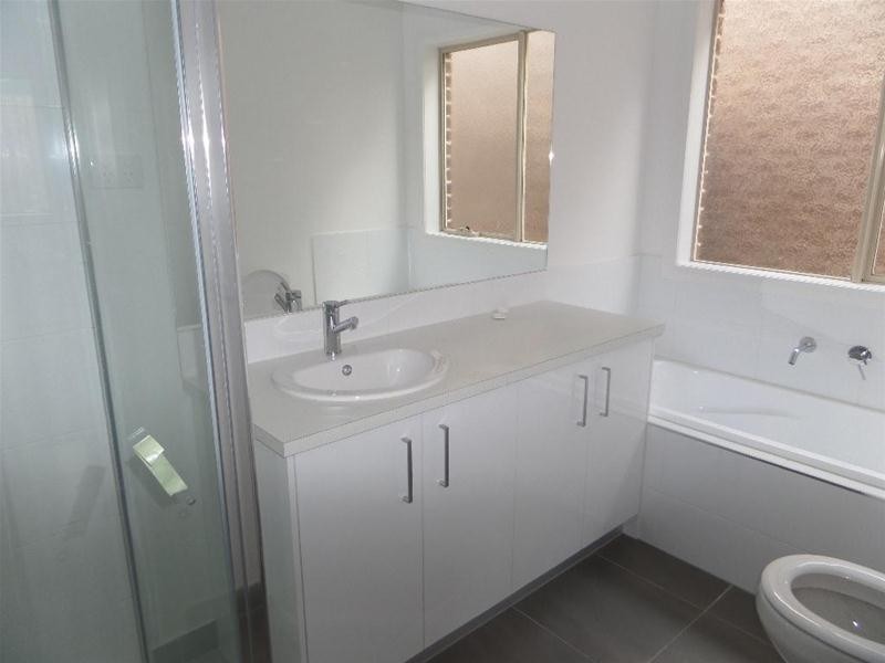 2/38 Forest Road North, Lara VIC 3212