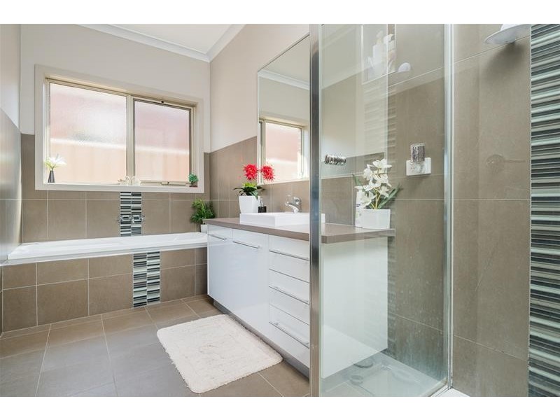 18 Holdsworth Court, Norlane VIC 3214