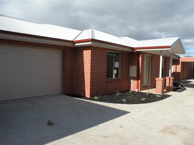 2/10 Flinders Avenue, Lara VIC 3212