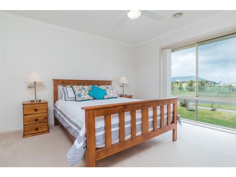 25 Skylark Court, Lara VIC 3212