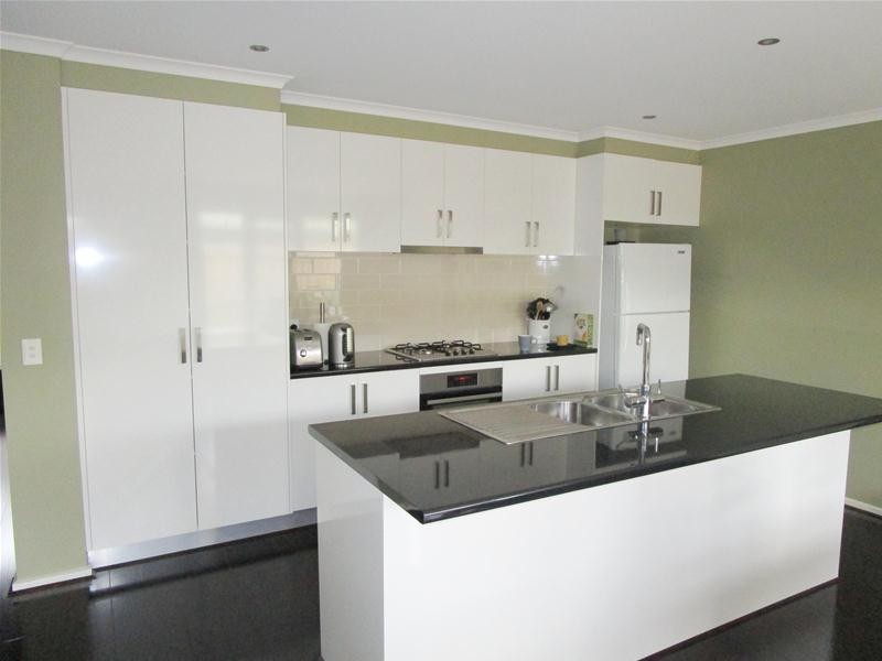 2/30 Altair Avenue, Lara VIC 3212