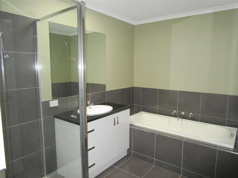 2/30 Altair Avenue, Lara VIC 3212