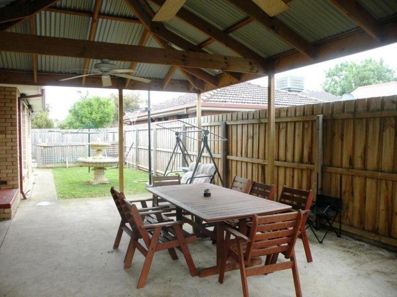 9 Sheeran Crescent, Lara VIC 3212