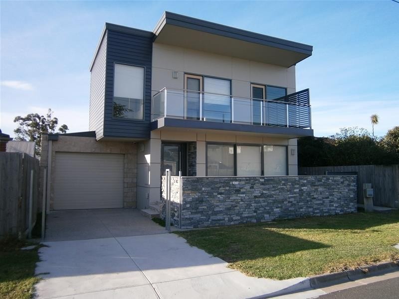 1/1 Swan Street, Lara VIC 3212