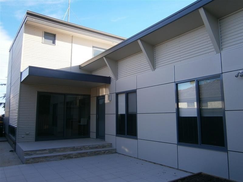 1/1 Swan Street, Lara VIC 3212