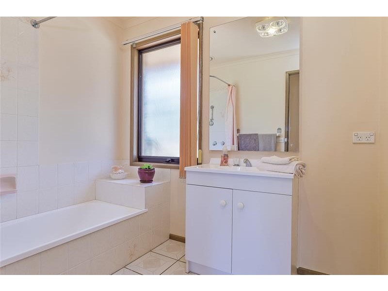 1 Kantara Crescent, Lara VIC 3212