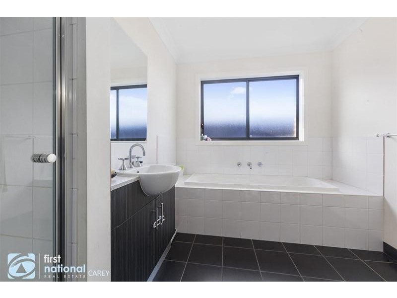 9 Bella Julia Place, Lara VIC 3212