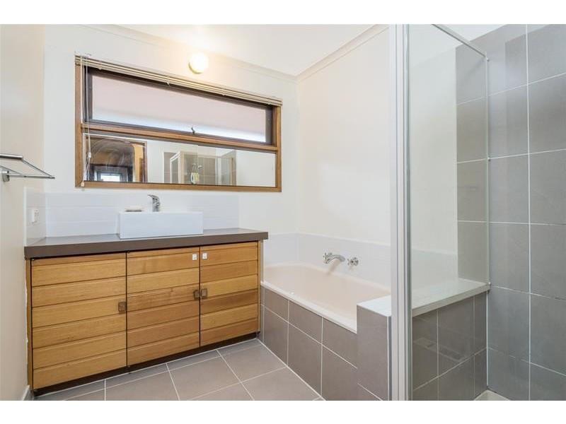 26 Smeaton Close, Lara VIC 3212