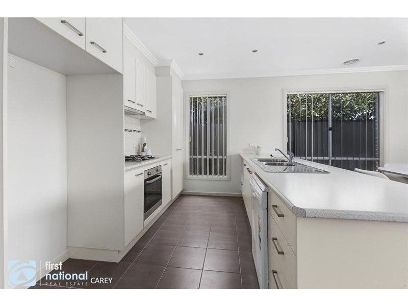 1/16  Raymond George Place, Lara VIC 3212