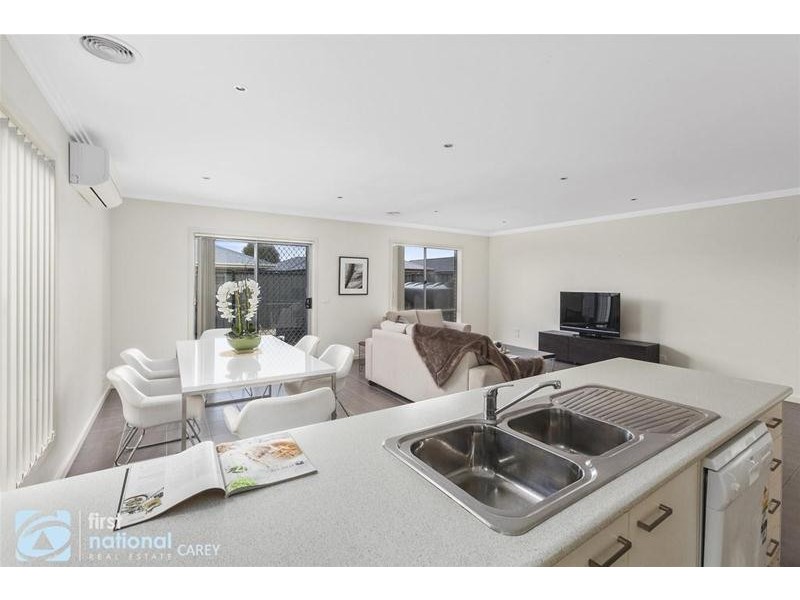 1/16  Raymond George Place, Lara VIC 3212