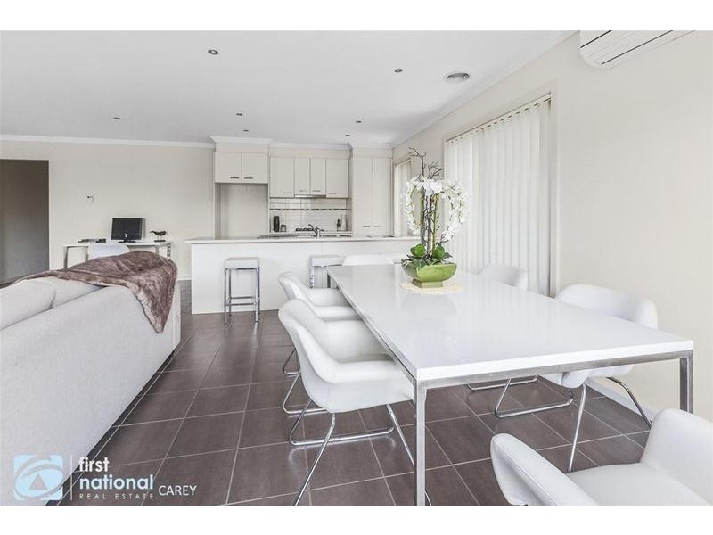 1/16  Raymond George Place, Lara VIC 3212