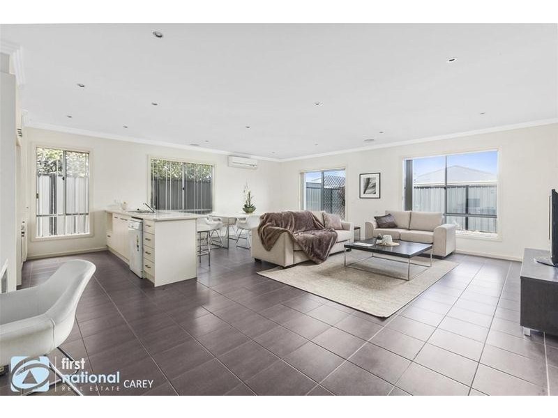 1/16  Raymond George Place, Lara VIC 3212