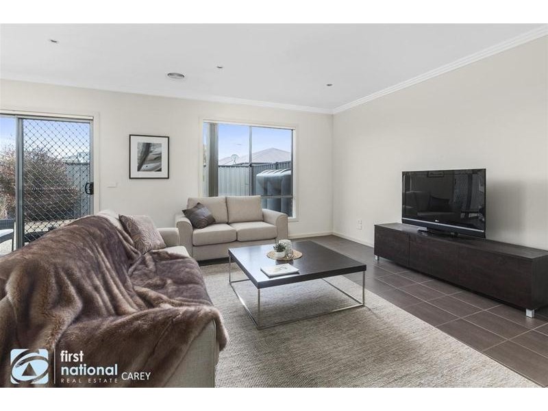 1/16  Raymond George Place, Lara VIC 3212