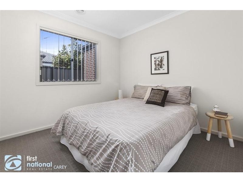 1/16  Raymond George Place, Lara VIC 3212