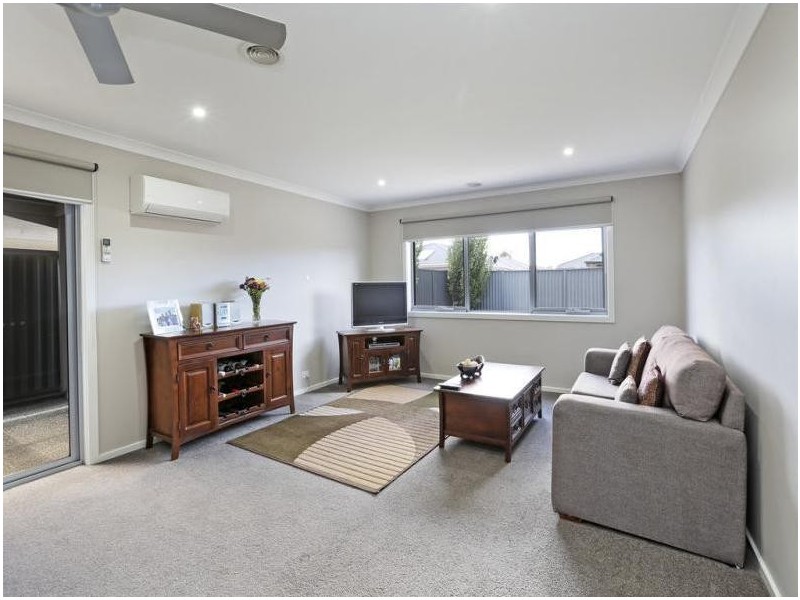 10 Grey Teal Place, Lara VIC 3212