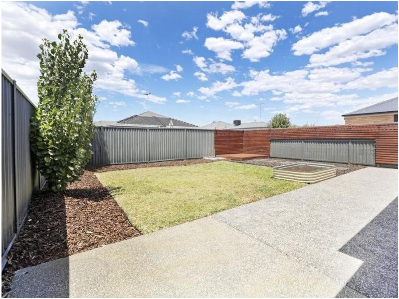 10 Grey Teal Place, Lara VIC 3212