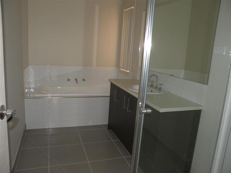 2/60 Benetti Drive, Lara VIC 3212