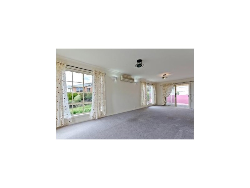 16 Victory Way, Highton VIC 3216