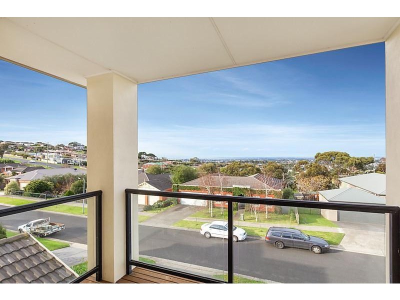 16 Victory Way, Highton VIC 3216