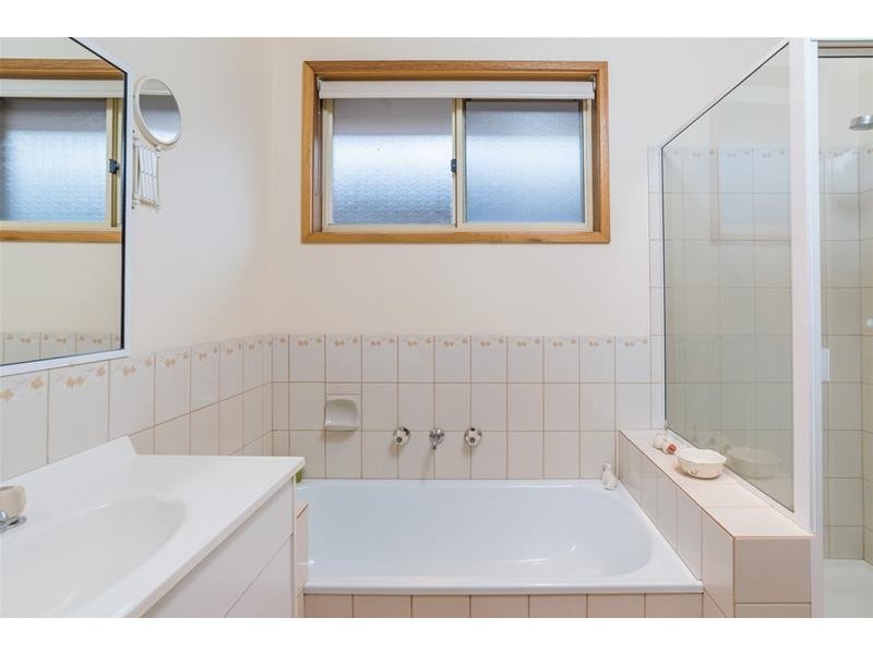 1/15 Bernard Court, Lara VIC 3212