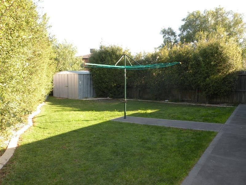 11 Hoffman Court, Lara VIC 3212