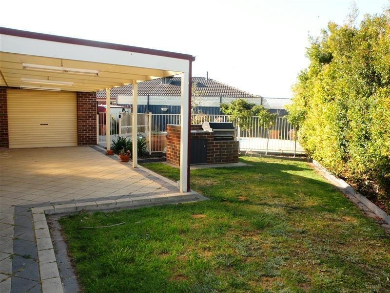 11 Hoffman Court, Lara VIC 3212