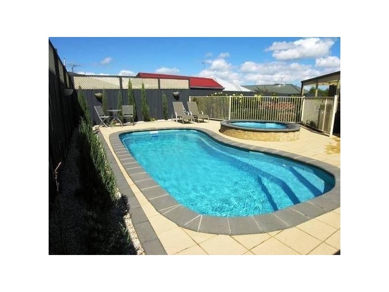 11 Hoffman Court, Lara VIC 3212