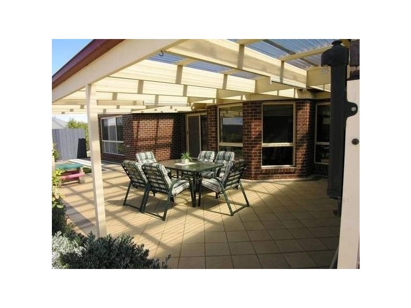 11 Hoffman Court, Lara VIC 3212