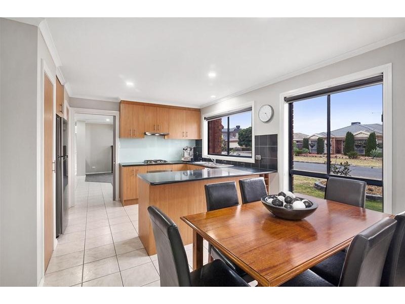 32 Country Gardens Drive, Lara VIC 3212