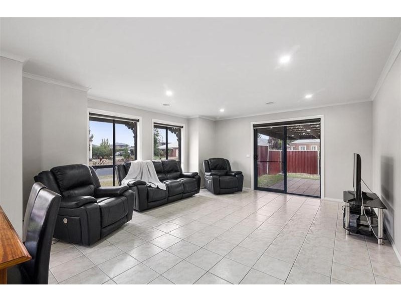 32 Country Gardens Drive, Lara VIC 3212