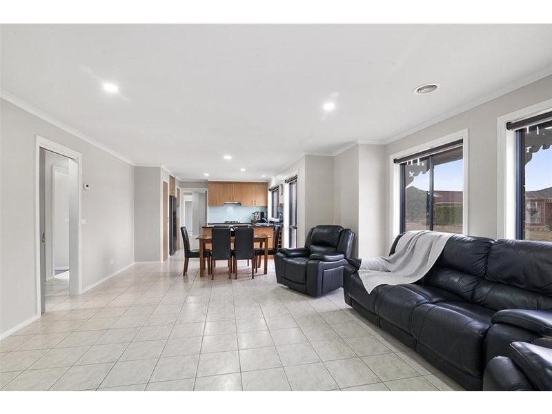 32 Country Gardens Drive, Lara VIC 3212