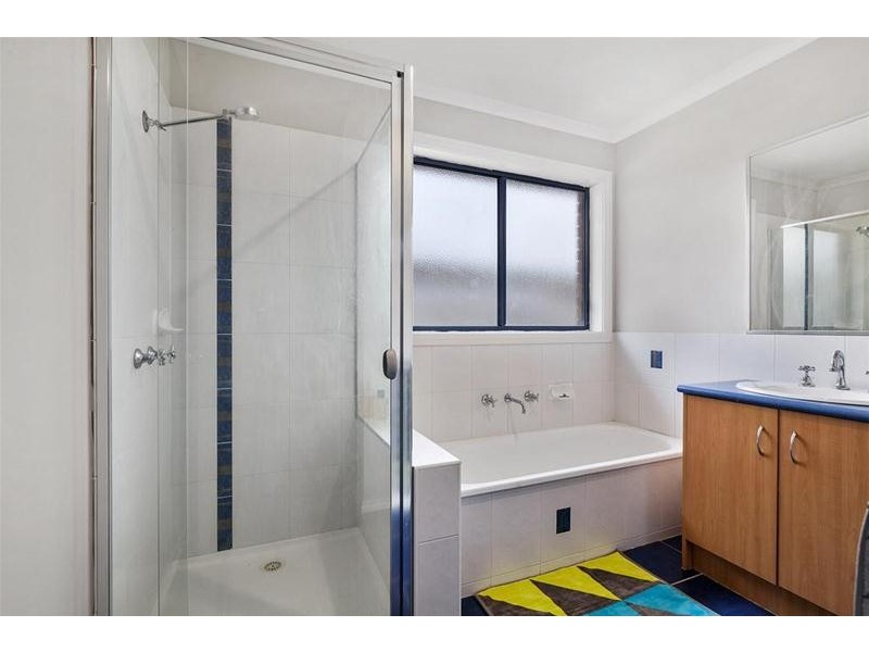 32 Country Gardens Drive, Lara VIC 3212