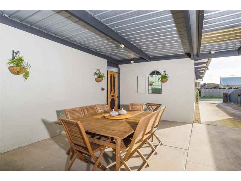 1B Sherwood Grove, Lara VIC 3212