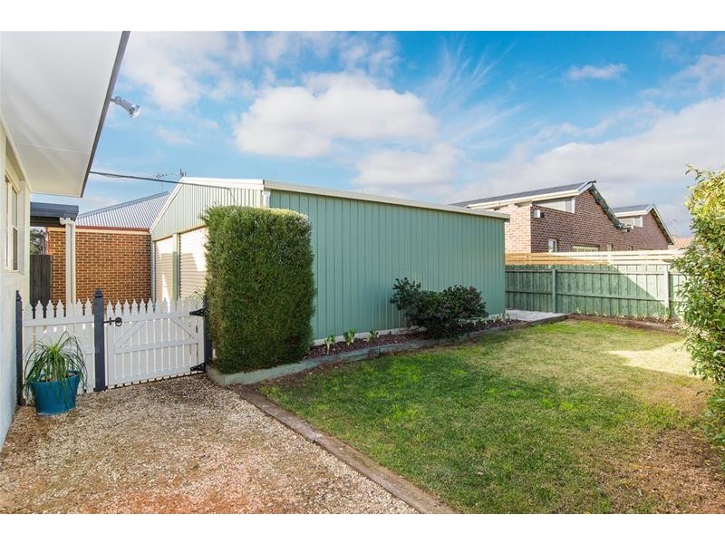 1B Sherwood Grove, Lara VIC 3212