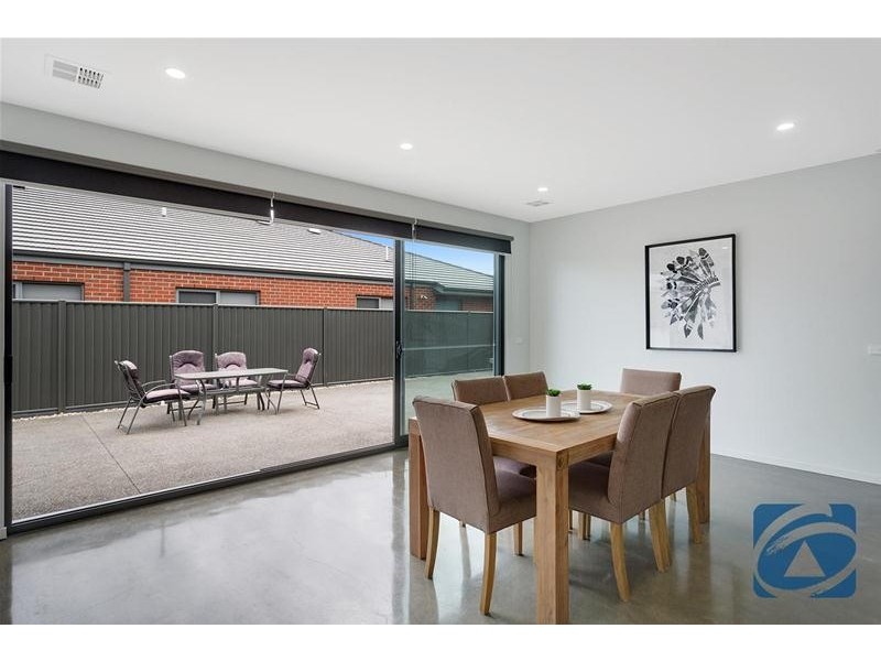 33 Quail Drive, Lara VIC 3212