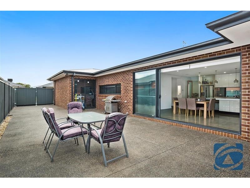 33 Quail Drive, Lara VIC 3212