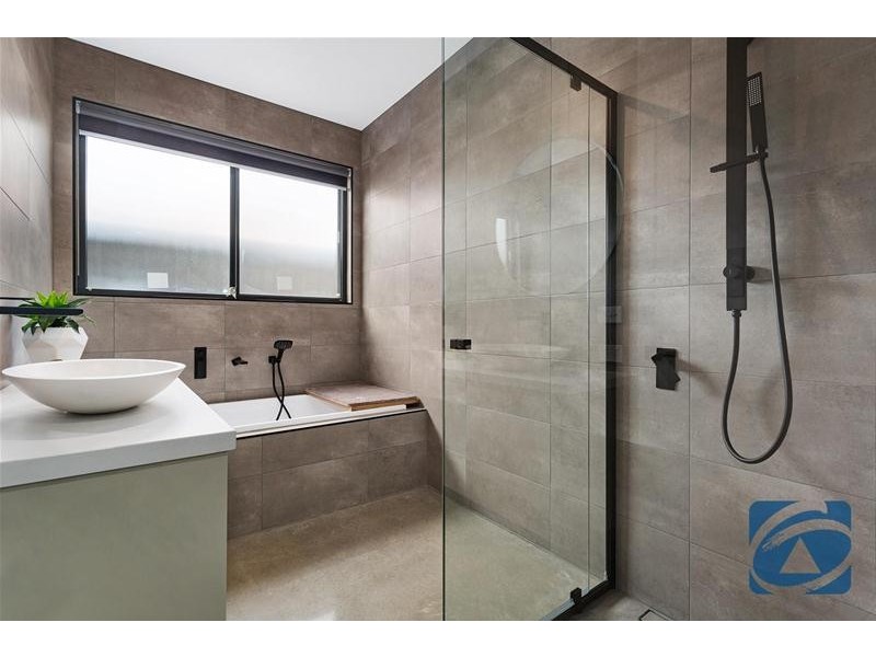 33 Quail Drive, Lara VIC 3212