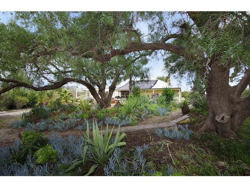 Tallaranie 240 Peak School Road, Lara VIC 3212