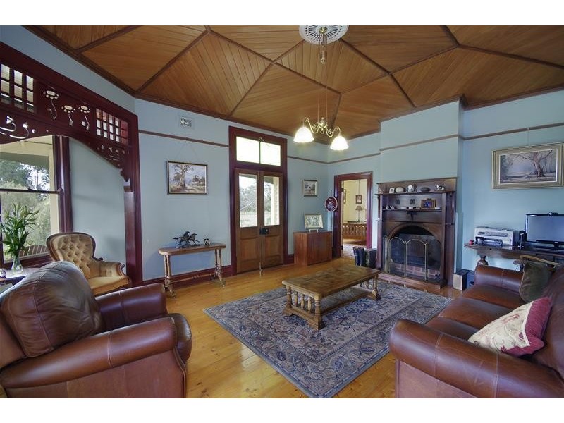 Tallaranie 240 Peak School Road, Lara VIC 3212