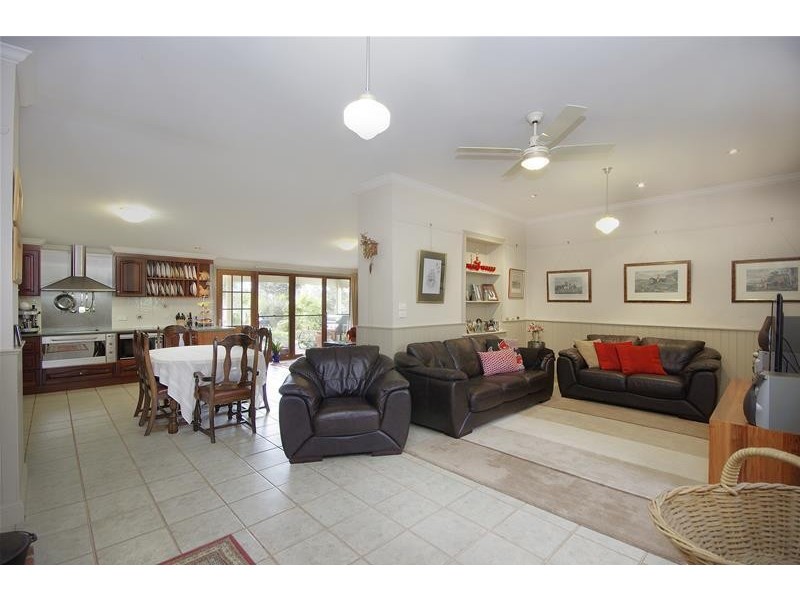 Tallaranie 240 Peak School Road, Lara VIC 3212