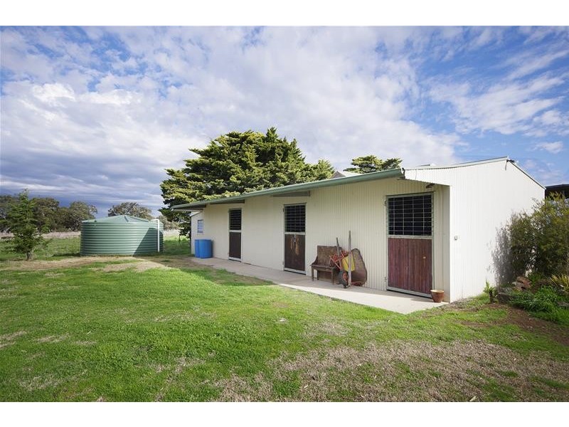 Tallaranie 240 Peak School Road, Lara VIC 3212